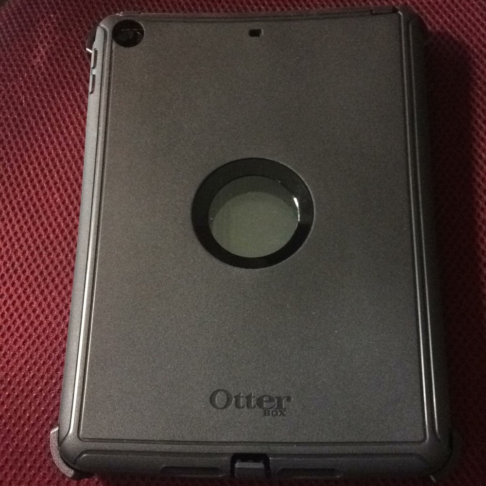 Black Otter 3 Pc 5th Gen iPad case.  Barely used.